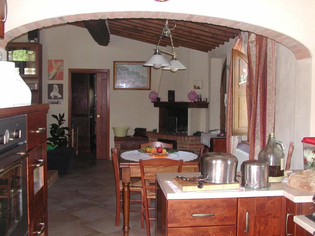 Casale Il Colombaio Di Toiano Guest House Valli Ngoại thất bức ảnh