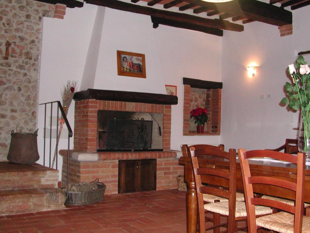 Casale Il Colombaio Di Toiano Guest House Valli Ngoại thất bức ảnh